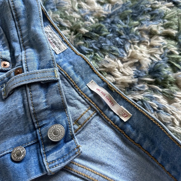 Levi’s Ribcage Short - Picture 4 of 4